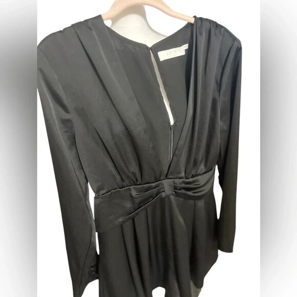 Astr Black Romper silky feeling medium v neck bow Anthropologie - Picture 11 of 16
